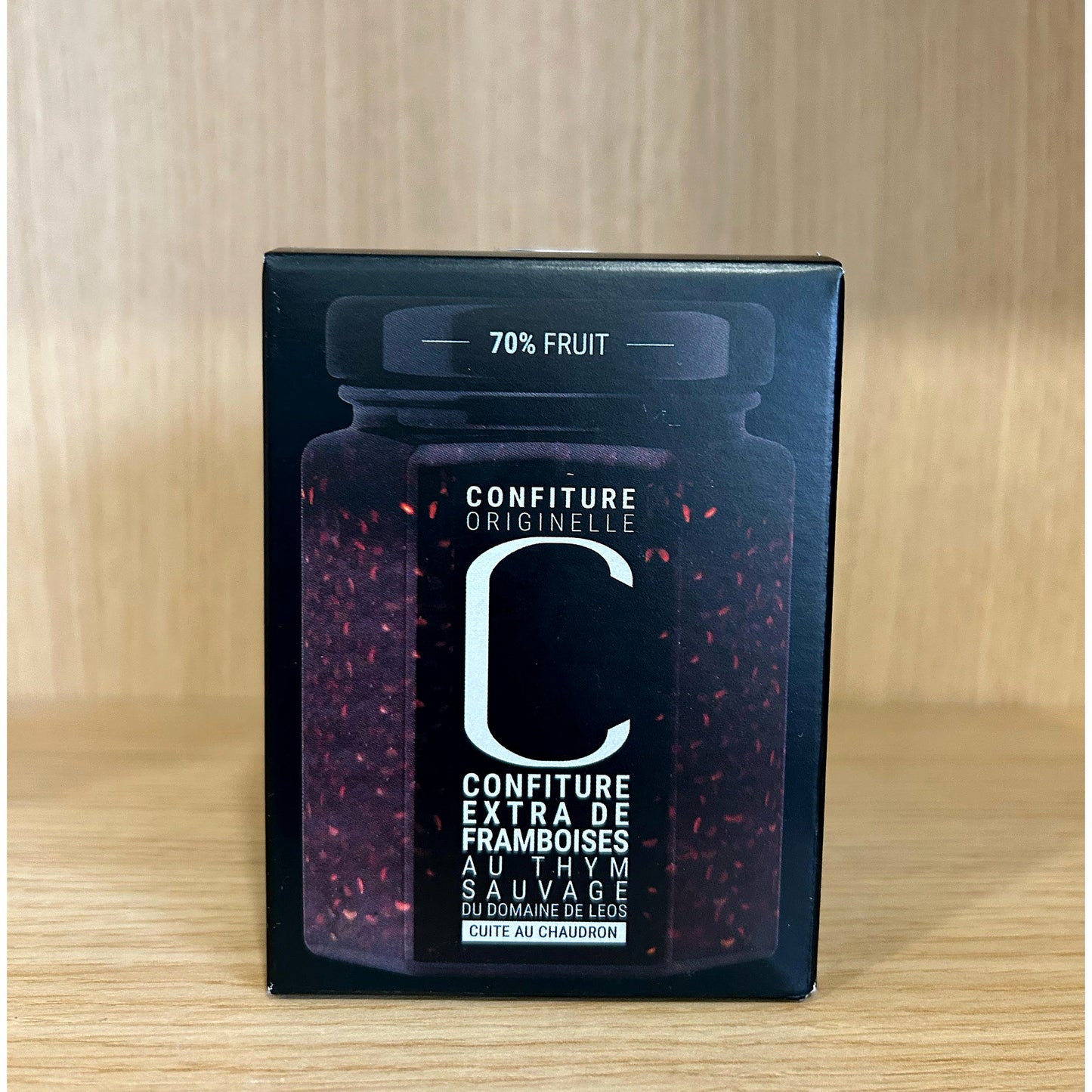 Pot de confiture extra de framboises au thym sauvage du Domaine de Léos
